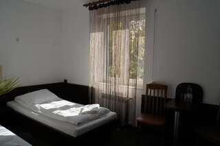 Проживание в семье Uslugi hotelowe A1 Лодзь Стандартный двухместный номер с 2 отдельными кроватями-4